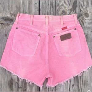 28 inch Waist Pink Wrangler Shorts Vintage